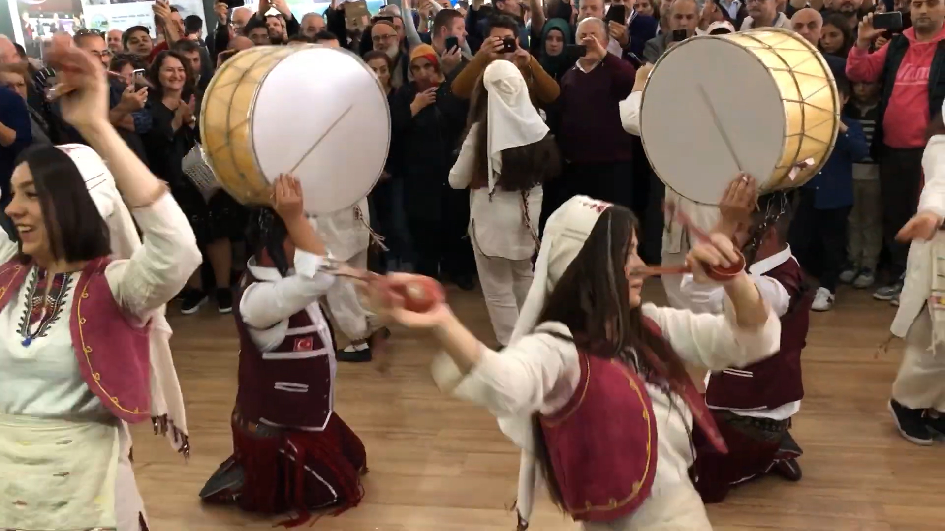 Niğde’de Asker Uğurlama İçin Canlı Davul Zurna Hizmeti